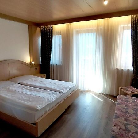 Hotel Flora Alpina 캄피텔로디파사 외부 사진