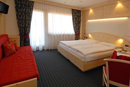 Hotel Flora Alpina 캄피텔로디파사 외부 사진