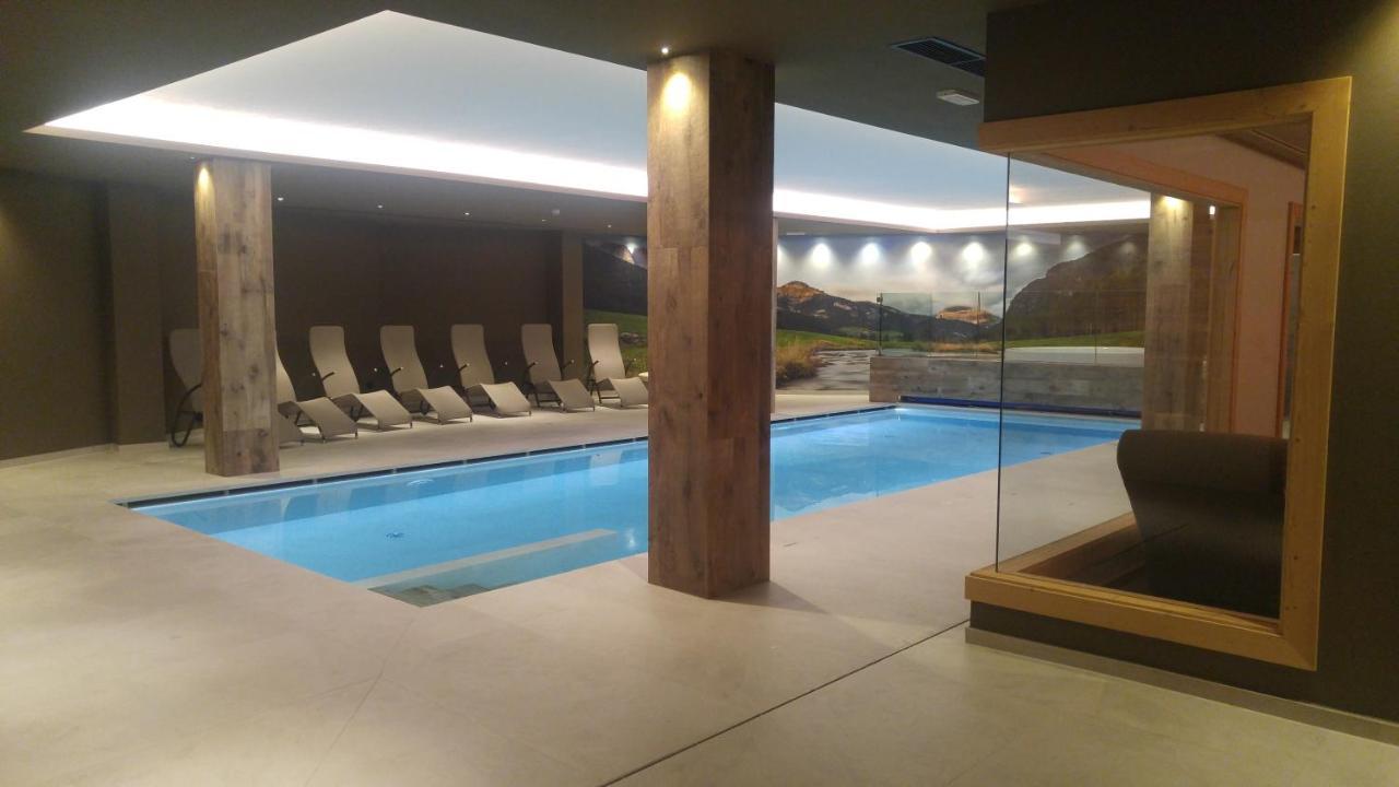 Hotel Flora Alpina 캄피텔로디파사 외부 사진