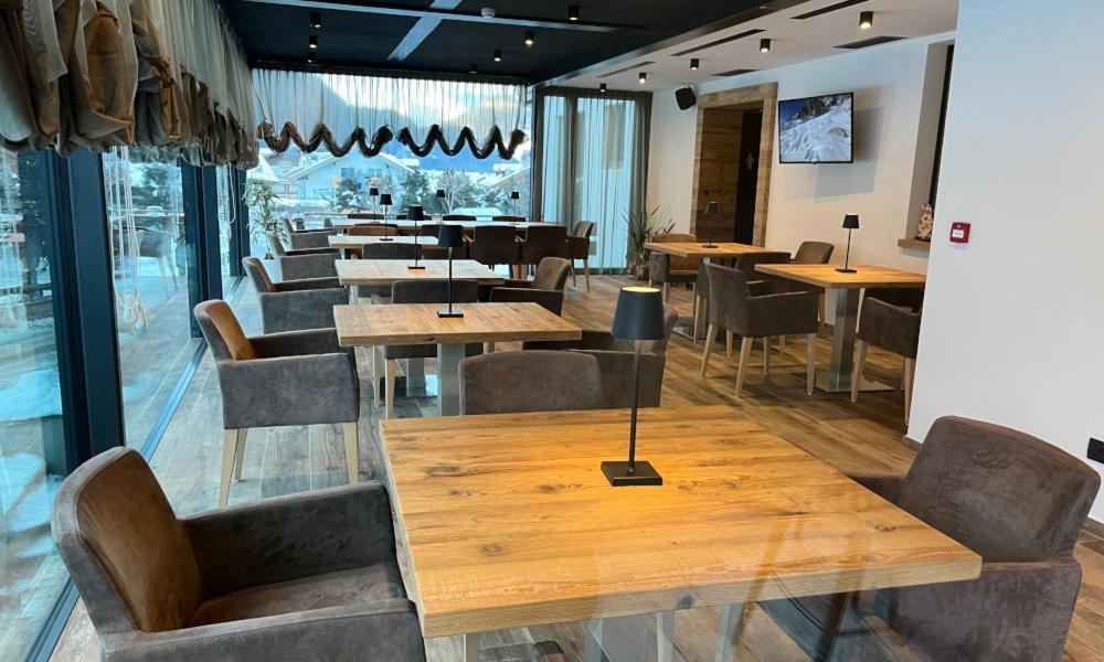 Hotel Flora Alpina 캄피텔로디파사 외부 사진