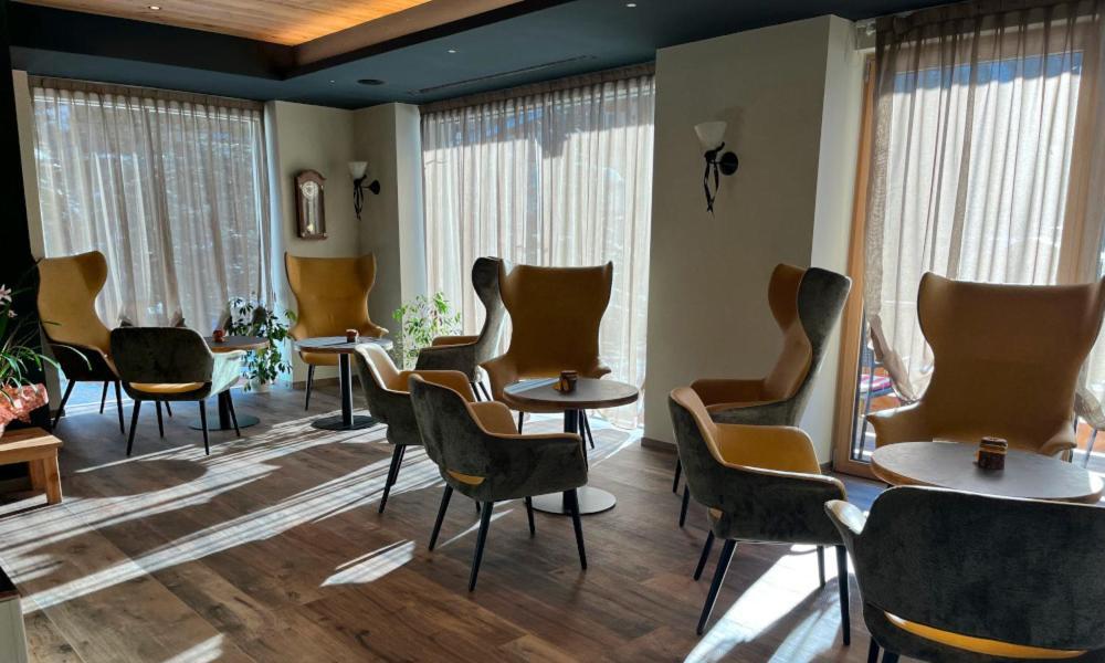 Hotel Flora Alpina 캄피텔로디파사 외부 사진
