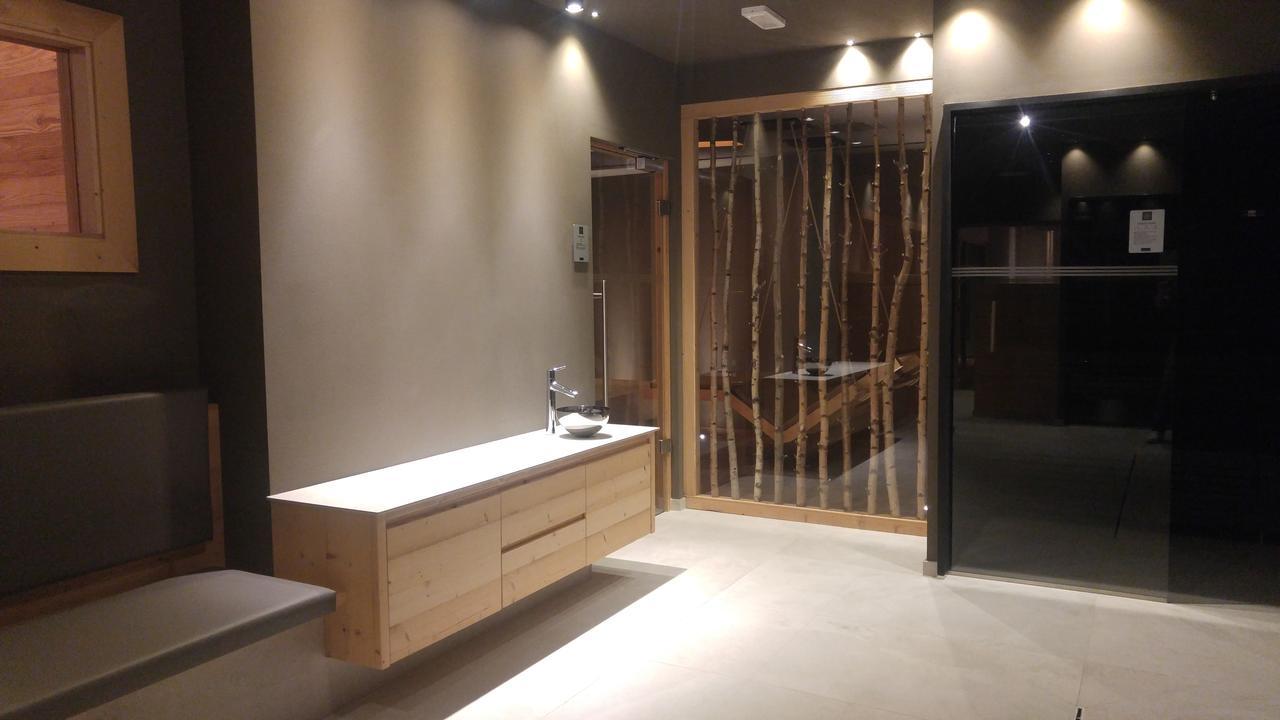 Hotel Flora Alpina 캄피텔로디파사 외부 사진